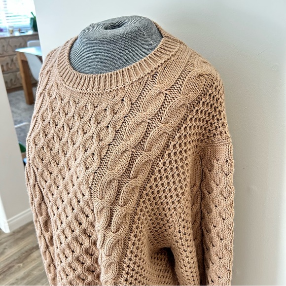 Saks Fifth Avenue 70% Wool Women’s Kable Knit Camel Sweater Size L - Picture 3 of 11